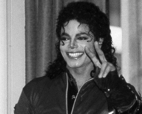 Michael Jackson, A Black, Black And White, On Twitter, Twitter, White, Black