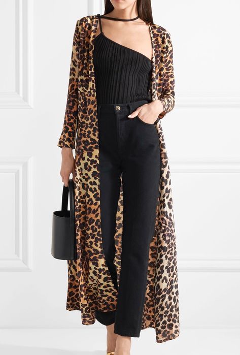 Printed Denim Jeans, Leopard Print Outfits, Kimono Outfit, Mode Kimono, Animal Print Fashion, Fashion For Women Over 40, Classy Dress Outfits, Leopard Print Blouse, Tshirt Outfits