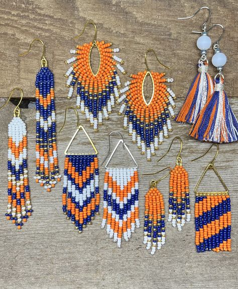 These earrings are perfect for super fans! Cheer on your favorite team or school.  Great for teacher gifts or school auctions.  Can be customized with your team colors. Beaded Jewelry Earrings, Stitch Earrings, Native Crafts, Healing Codes, Beaded Fringe Earrings, Beaded Earrings Diy, Beaded Earring, Bead Projects, Beading Jewelery