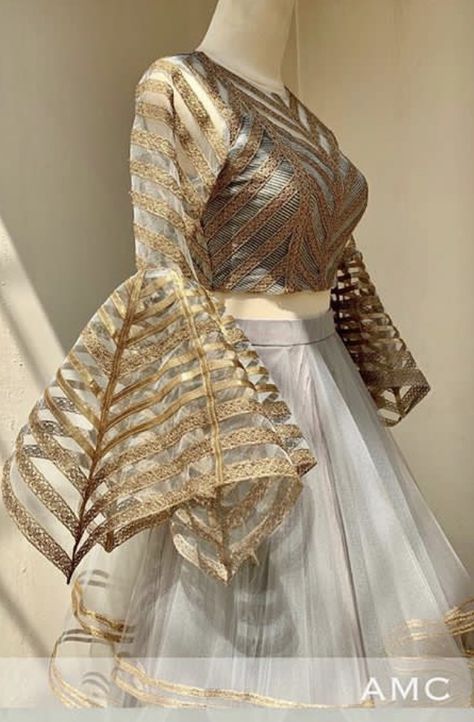 Lehnga Sleeve Design, Unique Sleeve Design For Gown, Unique Sleeves Design For Kurti, Fancy Sleeves, Indian Designers, Lehnga Dress, Indian Gowns Dresses, Unique Blouse Designs, Trendy Dress Outfits