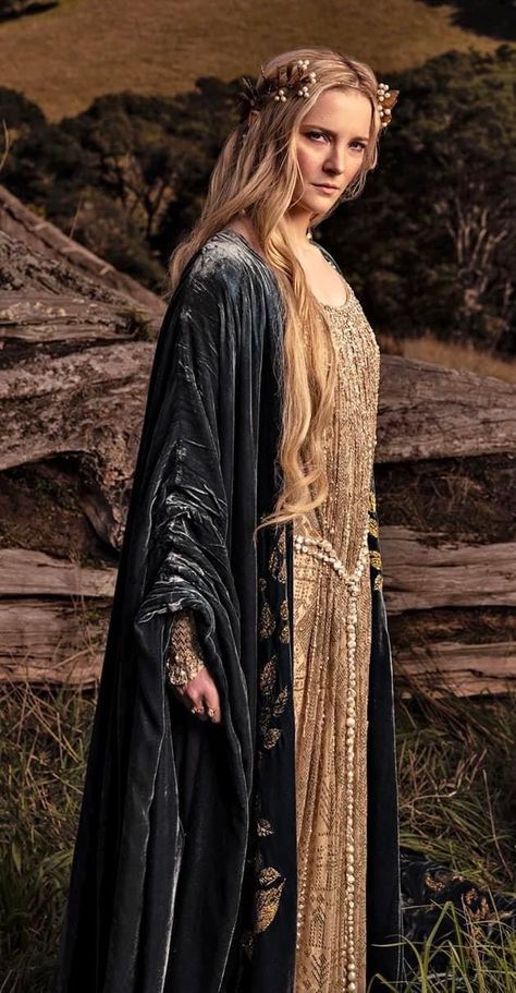 Galadriel Costume Diy, Rings Of Power Costumes, Elladan Elrohir, Lord Of The Rings Dress, Lady Galadriel Dress, Galadriel Rings Of Power Armor, Galadriel Rings Of Power Dress, Galadriel Costume Rings Of Power, Rivendell Elves