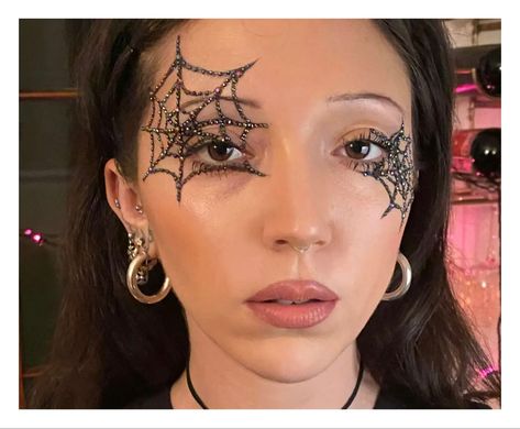 Spider Web Makeup, Simple Cat Makeup, Maquillage Halloween Simple, Spider Makeup, Kostuum Halloween, Halloween Beauty, Cool Makeup Looks, Halloween Costumes Makeup, Crazy Makeup