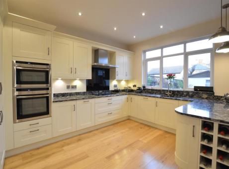 New cream kitchen with black and grey granite worktops Cream And Grey Kitchen, Black And Cream Kitchen, Oak Kitchen Cabinet, Kitchen Refurbishment, Granite Worktops, Cream Kitchen, Oak Kitchen Cabinets, Best Kitchen Designs, Oak Kitchen