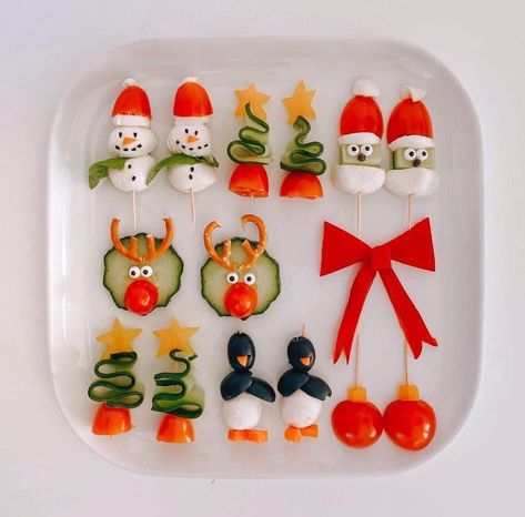 Amazing Food Decoration, Creative Food Art, Holiday Snacks, Christmas Lunch, Easy Food Art, Christmas Food Dinner, Christmas Brunch, Xmas Food, Christmas Party Food