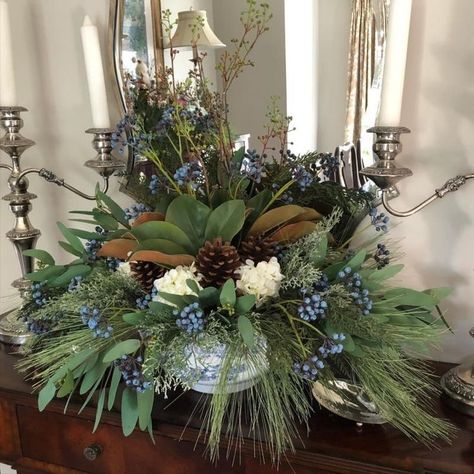 Flower Arrangements Christmas, Christmas Arrangements Centerpieces, Winter Floral Arrangements, Outdoor Christmas Planters, Christmas Stem, Wrapped Gifts, Christmas Flower Arrangements, Christmas Planters, Christmas Floral Arrangements