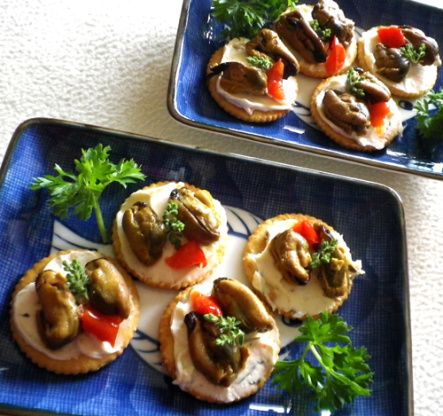 Make and share this Boomette's Smoked Oysters Appetizers recipe from Food.com. Make Ahead Appetizer, Holiday Finger Foods, Easy Make Ahead Appetizers, Smoked Oysters, Christmas Cookbook, Make Ahead Appetizers, Oyster Recipes, Seafood Appetizers, Hot Pepper Sauce