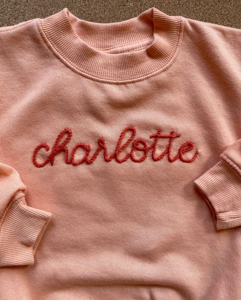 Embroidery Sweater Diy, Stitched Sweatshirt, Stitch Sweatshirt, Name Sweatshirt, Sweatshirt Embroidery, Name Embroidery, Embroidery Sweater, Embroidery On Clothes, Embroidery Sweatshirt