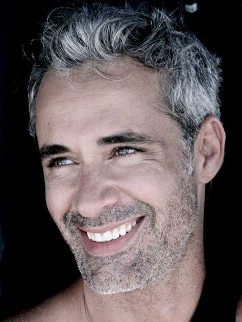 Pepper Hair, Grey Hair Men, Salt And Pepper Hair, Hot Mommy, Silver Foxes, Silver Age, Grey Hair, Haircuts For Men, Salt And Pepper