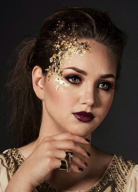 Gold Goddess Makeup, Elemental Tattoo, Greek Goddess Makeup, Gold Face Paint, Makeup Fantasi, Coachella Makeup, Goddess Makeup, Make Up Gold, High Fashion Makeup