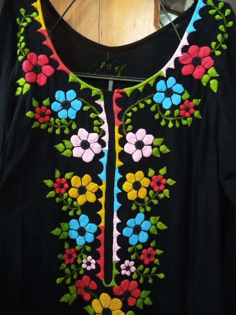 Black Kurti Hand Work Design, Aplic Design Dress, Sindhi Hand Embroidery Dresses, Aplique Work Kurtis, Applique Patterns On Kurtis, Aplic Work Design Kurti Simple, Aplic Work Design Kurti, Applique Work Kurti, Aplic Work Design