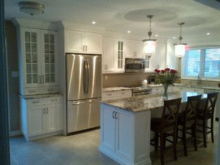 Raised Ranch Kitchen, 1970s Kitchen Remodel, Ranch Kitchen Remodel, Ranch Kitchen, Galley Kitchen Remodel, Kitchen New York, Kitchen Remodel Cost, White Kitchen Remodeling, Oak Kitchen Cabinets