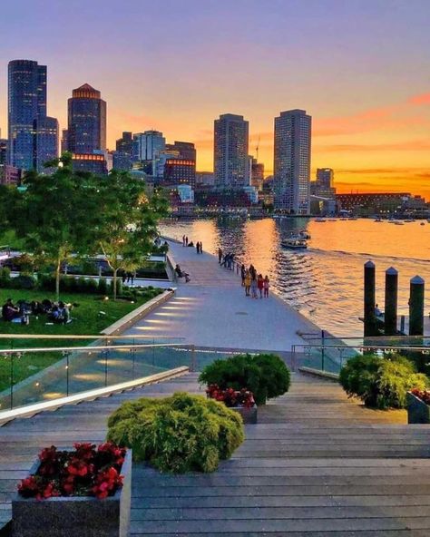 Boston, Massachusetts 🌇💕 Boston Massachusetts Travel, Massachusetts Aesthetic, Boston Pictures, Boston Aesthetic, Places In Boston, Boston Vacation, Boston Apartment, San Myshuno, Moving To Boston