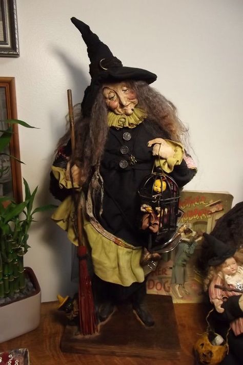 Witch Dolls, Halloween Brooms, Witchy Women, Witch Vintage, Halloween Witch Dolls, Antique Halloween, Doll Antique, Vintage Halloween Witch, Baba Jaga