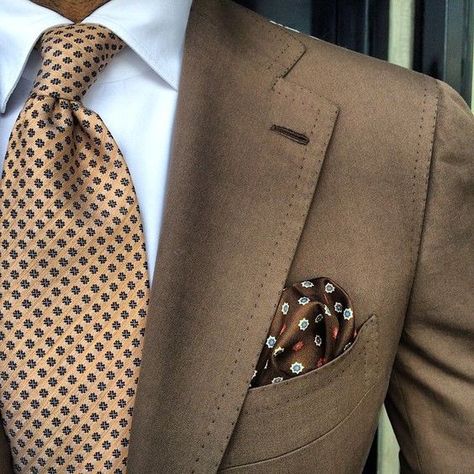 Suit and Pocketsquare Gentleman Mode, Pocket Square Pattern, Brown Suit, Brown Suits, Sharp Dressed Man, Mens Fashion Suits, Well Dressed Men, Gentleman Style, Mens Fashion Trends