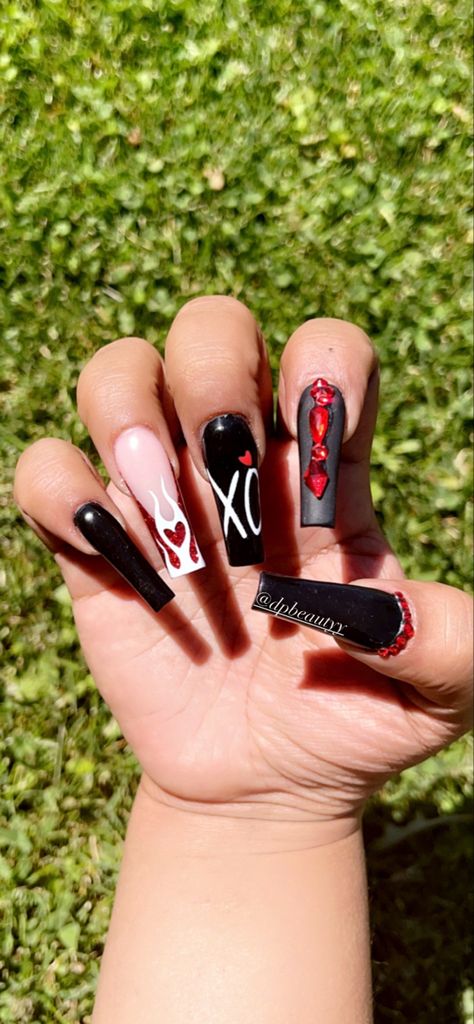 Jordan Year Nails, Xo Weeknd Nails, The Weeknd Acrylic Nails, The Weekend Nails Ideas, The Weekend Inspired Nails, Xotwod Nails, The Weeknd Nail Ideas, Xo Nails Design The Weeknd, Drake Concert Nail Ideas