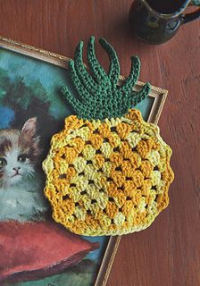 Easy Small Crochet, Small Crochet Projects, Crochet Pot Holders Free Pattern, Crochet Pineapple, Crochet Hot Pads, Crochet Chicken, Dishcloth Crochet Pattern, Potholder Patterns, Crochet Coaster Pattern