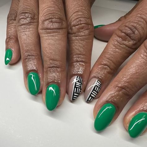 Crys (@crys_nail_life) • Instagram photos and videos Fall Gel Nails Designs, Kelly Green Nails, Green Nails Designs, Fierce Nails, Nail Aesthetics, Beauty Hacks Nails, Gel Overlay, Sassy Nails, Fall Gel Nails