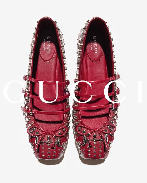 Sequins Top Outfit, Carrie Bradshaw Outfits, Fashion 2000s, Elegant Outfit Classy, Italy Outfits, Gucci Gucci, Shoe Boot Sandals, Fashion Seasons, Shoe Obsession