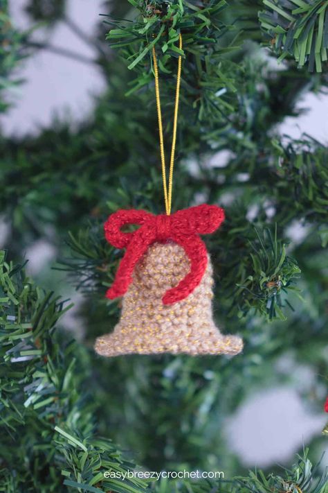 Crochet Bell Ornament Free Pattern, Crochet Bell Pattern, Crochet Bells Pattern Free, Crochet Christmas Bells Pattern Free, Crochet Christmas Bells, Crochet Wreath Ornament, Crochet Christmas Ornaments Free Pattern, Crochet Chain Stitch, Crochet Bell