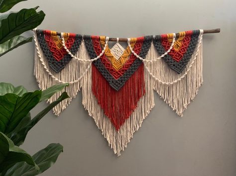 backdrops Makrame Wallhanging, Macrame Projects Ideas, Macrame Inspiration, Simpul Makrame, Pola Macrame, Macrame Wall Hanger, Makramee Diy, Yarn Wall Art, Macrame Knots Pattern