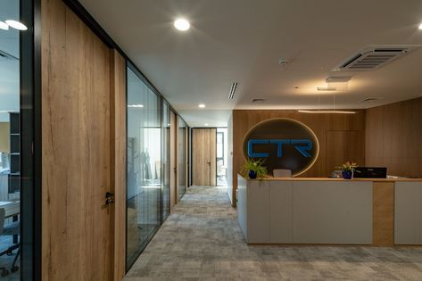 The goal of the investor, the international investment group CTR, was to create a quality working environment that allows everyone to fully concentrate on their task, while at the same time no one loses contact with colleagues. Our MICRA II glass partitions have significantly helped to achieve these goals. The aesthetics of the offices are complemented by wooden veneered doors and furniture in the same design. #architecture #interior #office #workplace #micrapartitions #design #partitions Movable Walls, Green Companies, Interior Office, Office Workplace, Glass Partition, Office Inspiration, Architecture Interior, Design Architecture, Clean Design