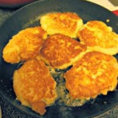 How to make Fried Mashed Potatoes, My Grandmother's Potato Cakes. Fried Potato Cakes, Fried Mashed Potatoes, Potato Cakes Recipe, Mashed Potato Cakes, Potato Wedges Baked, Fried Potato, How To Make Potatoes, Nutella Brownies, Leftover Mashed Potatoes