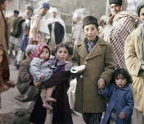 Afghanistan in the 1950s and 60s - The Atlantic Afghanistan Culture, Middle Eastern History, Rare Historical Photos, Afghan Clothes, Western Culture, Rare Pictures, South Asia, Colour Photograph, Central Asia