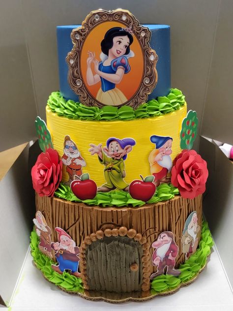 Snow White Cake, Snow White Birthday Party, Snow White Seven Dwarfs, Snow White Birthday, Snow White Party, Dog Birthday Cake, Snoopy Wallpaper, Creative Birthday Cakes