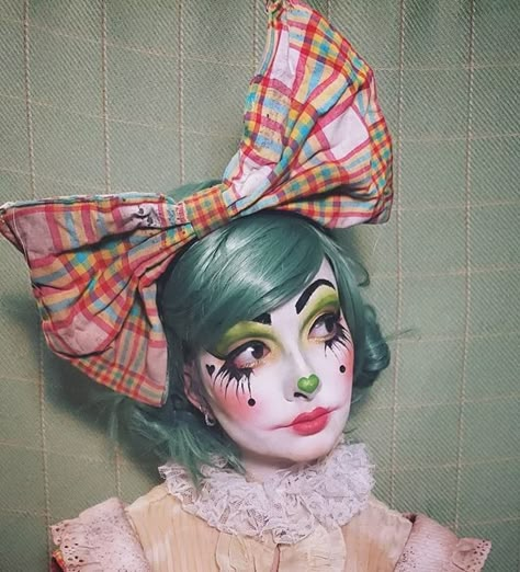 Female Clown Aesthetic, Soft Clown Makeup, Pretty Clown Makeup, Fashion Clown, Clowncore Makeup, Pretty Clown, Clown Hair, Cute Clown Makeup, Clown Core