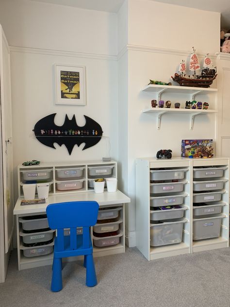 Ikea Pahl Desk Hack, Trofast Desk Hack Kids Rooms, Trofast Lego Storage, Ikea Trofast Desk Hack, Trofast Hack Playrooms, Lego Desk With Storage, Ikea Trofast Lego, Ikea Trofast Desk, Trofast Desk Hack