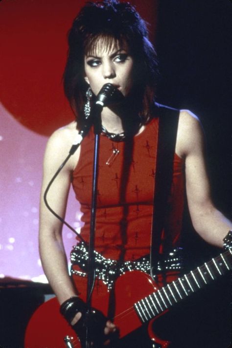 Joan Jett Outfits, 80s Rock Fashion, Ropa Punk Rock, Female Rock Stars, Rock Look, 80s Punk, Color Portrait, Rock Girl, Women Of Rock