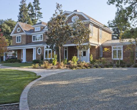 Exterior Driveways Design, Pictures, Remodel, Decor and Ideas - page 12 Circle Driveway Landscaping, Shingled House, Traditional Exterior Homes, Brick Border, Brick Edging, Walkway Design, Gravel Driveway, Front Walkway, Gambrel Roof