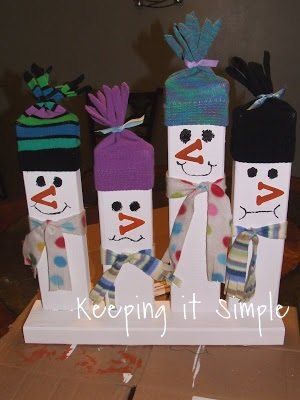 Diy Snowmen, 2x4 Wood, Easy Diy Wreaths, Christmas And Winter, Winter Decoration, Christmas Porch Decor, Diy Art Projects, Keeping It Simple, Snowman Crafts