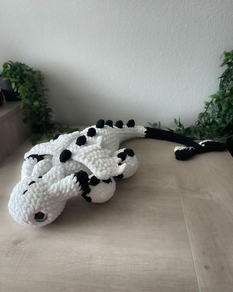 Httyd Crochet, Crochet Dragons, Crochet Project Free, Painted Eyes, Dream List, Crochet Dragon, Httyd, Crochet Ideas, Crochet Yarn