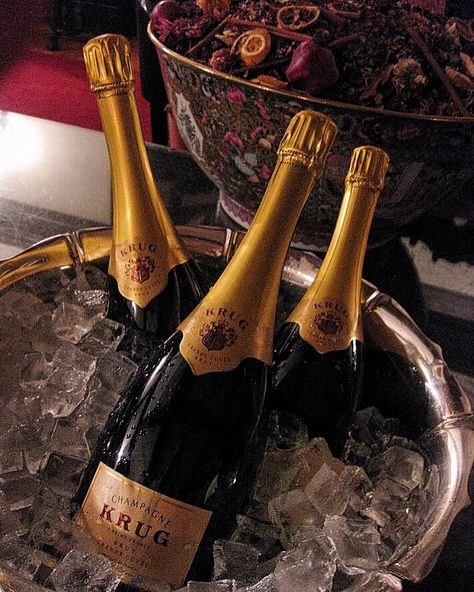 PARTY // It's Saturday and it's party time!!!    #krug #chanpagne #party #sartorial #gentleman #style #imageconsultant #stylist #gentlemen #gentlemanslifestyle #italy #italiangentleman #italianstyle #luxury #luxurylife #luxurytoys #luxurylifestyle #petermazzei #attire #dapper #dapperedman #dapperstyle #manhattan #nyc #bespoke #luxurywatch #car #sportscar #supercar #vintagecar Cherry Sangria, Gold Champagne Bottle, Krug Champagne, Expensive Champagne, Elegant Lifestyle, Happy Hour Cocktails, Champagne Party, Chocolate Shake, Cigars And Whiskey