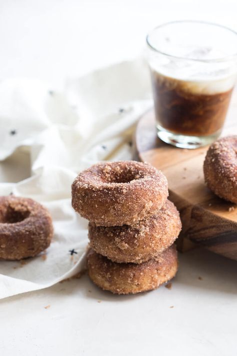 Gluten Free Cinnamon Sugar Cake Donuts... the best homemade gluten free donut you'll ever eat. Cinnamon Sugar Cake, Gluten Free Donut, Gluten Foods, Gluten Free Donut Recipe, Donuts Homemade, Cinnamon Healthy, Gluten Free Doughnuts, Donuts Cake, Cake Cinnamon