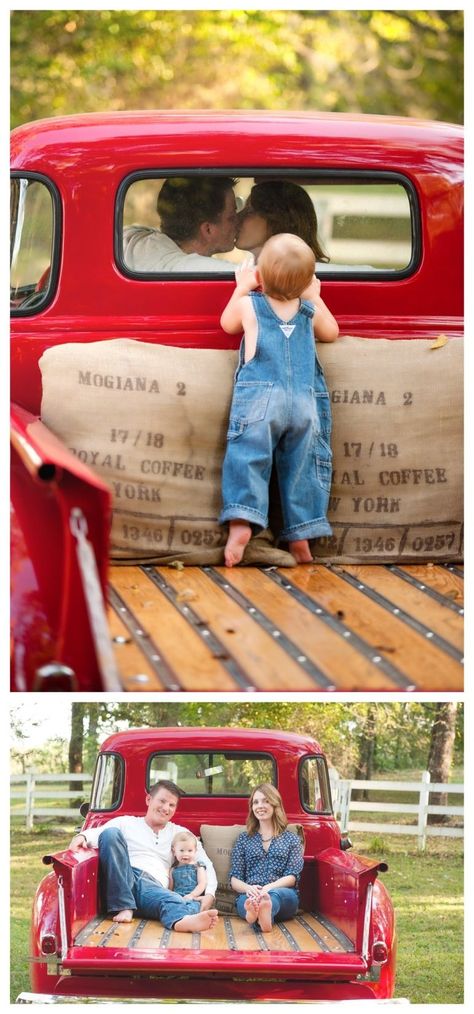 Old Truck Photography, Old Red Truck, Vintage Truck Christmas, Photography Christmas, Family Christmas Pictures, Old Truck, Christmas Family Photos, Fall Mini, Christmas Photography