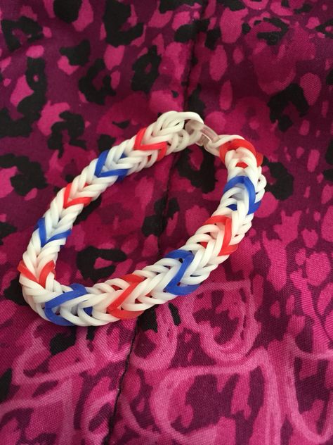 Rainbow Loom Bracelet for 4th of July Rainbow Loom Christmas Bracelets, Rainbow Loom Bff Bracelets, Rambow Loom Bracelets, Rainbow Loom Baseball Bracelet, Rainbow Loom Bracelets 2 Peg, Rainbow Loom Bracelets Easy, Loom Band Bracelets, Rubber Band Crafts, Rainbow Loom Bands