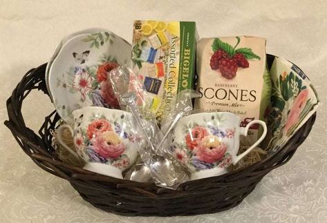 Tea Party Gift Basket, Tea Hamper Ideas, Tea Themed Gift Basket, Vintage Gift Baskets, Tea Basket Ideas, Tea Gift Basket Ideas Diy, Tea Basket Gift Ideas, Kitchen Tea Gift Ideas, Tea Cup Gift Basket