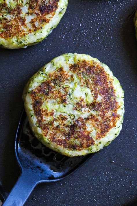 Broccoli Cakes, Potato And Broccoli, Broccoli Patties, Veggie Cakes, Potato Broccoli, Broccoli Fritters, Broccoli And Potatoes, Potato Fritters, Potato Patties