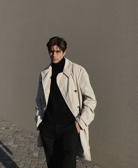 Trench Coat Outfit For Men, Turtle Neck Men Aesthetic, Men Outfits Turtle Neck, Trench Coat Turtle Neck Outfit Men, Minimal Winter Outfit Men, Man Classy Outfit, Men Turtle Neck Outfit, Stylish Men Outfits Casual Classy, Mens Turtleneck Outfits Classy