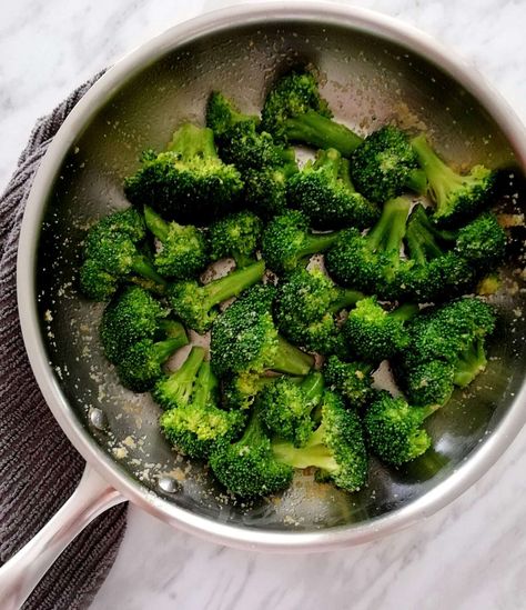 Garlic Butter Broccoli - Eats Delightful Red Lobster Broccoli Recipe, Broccoli Recipes Sauteed, Garlic Butter Broccoli, Butter Broccoli, Garlic Broccoli, Red Lobster, Broccoli Recipes, Cabbage Recipes, Vegetarian Paleo