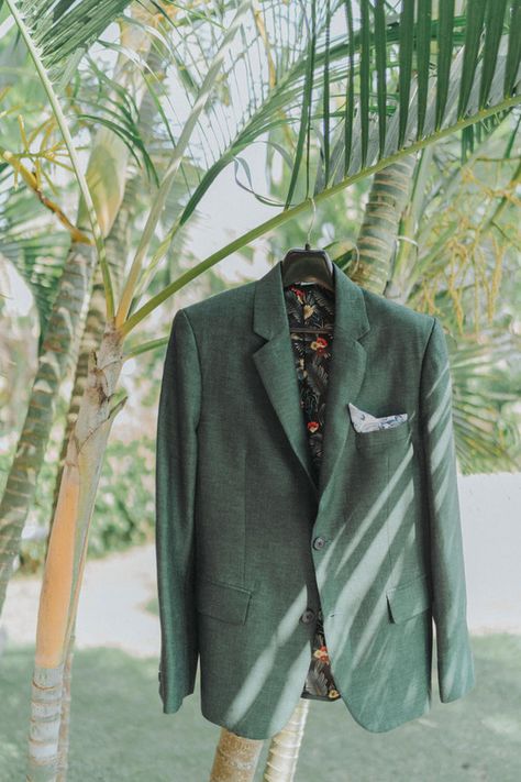 Beach Wedding Groom Attire Green, Tropical Groom Attire, Tropical Wedding Groom Attire, Tropical Groomsmen, Green Tux, Wedding Groomsmen Attire, Tropical Wedding Theme, Groom's Suit, Boda Ideas