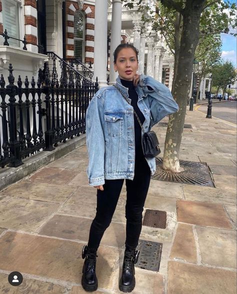 Oversized Denim Jacket Outfit Winter, Naomi Genes, Oversized Denim Jacket Outfit, Outfit Botas, Jacket Outfit Women, Denim Jacket Outfit, Breaking In, New Boots, Urban Lifestyle