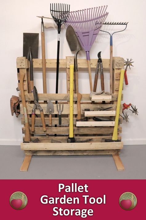 Pallet Yard Tool Organizer, Garden Tool Holder Ideas, Garden Tool Pallet Storage, Pallet Shovel Holder, Pallet Garage Ideas, Long Handled Tool Storage, Pallet Garden Tool Storage, Free Standing Garden Tool Storage, Pallet Tool Holder