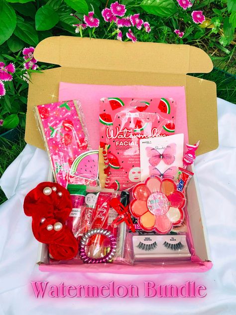 Beauty Bundle Ideas, Beauty Box Ideas, Hygiene Gift Basket, Selfcare Kit, 20th Bday Ideas, Bundles Business, Gift Baskets For Friends, Lipgloss Ideas, Watermelon Face Mask