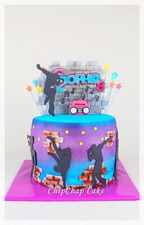 Hiphop Dancing Cake  (from fb: Hannover ChipChap Cake) Dance Party Birthday Cake, Hip Hop Cake Ideas, Dance Theme Cake, Hip Hop Cake, Dance Birthday Cake, Dance Party Theme, Dance Cake, Mimi Birthday, Dance Theme