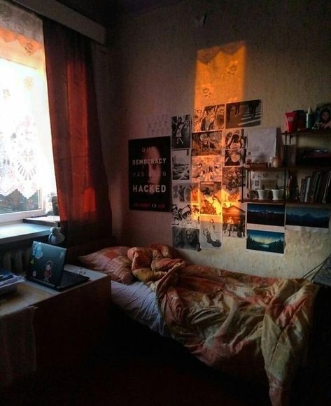 Dark Academia Room Ideas, Dark Academia Room, Grunge Bedroom, Academia Room, Dream House Aesthetic, Bedroom Setup, Grunge Room, Apartment Aesthetic, Dream Room Inspiration