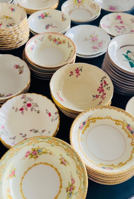 Looking for a unique and charming way to serve your desserts? Look no further than these vintage mismatched dessert bowls! Each bowl is made of high-quality porcelain and features all sorts of beautiful floral designs.  These bowls are perfect for serving your favorite desserts like ice cream, berries, puddings, or custards. With their mismatched design, they add an eclectic touch to any table setting and are sure to impress your guests. PLEASE NOTE: The provided images listed here are just examples showcasing the variety and beauty of our vintage dishes. Due to the rarity of repeated patterns in vintage items, the actual pieces you receive will be a delightful surprise, differing from the photos posted here. IF you have a specific color preference you may mention this in the comment secti Pretty Bowls, Vintage Wedding Table Settings, China Dessert, Tea Party Decor, Vintage Wedding Table, Mismatched China, Cookie Table, Rustic Elegant Wedding, Wedding Gift Set