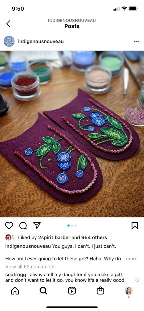 Moccasin Beading Pattern Design, Moccasin Vamp Beading Patterns, Metis Beading Patterns, Beaded Mittens Native, Moccasin Beading Pattern, Beaded Blueberries, Moccasin Beading, Haudenosaunee Art, Beaded Moccasins Pattern